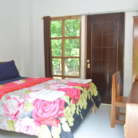 Labuan Bajo Mahoni Guesthouse Buitenkant foto