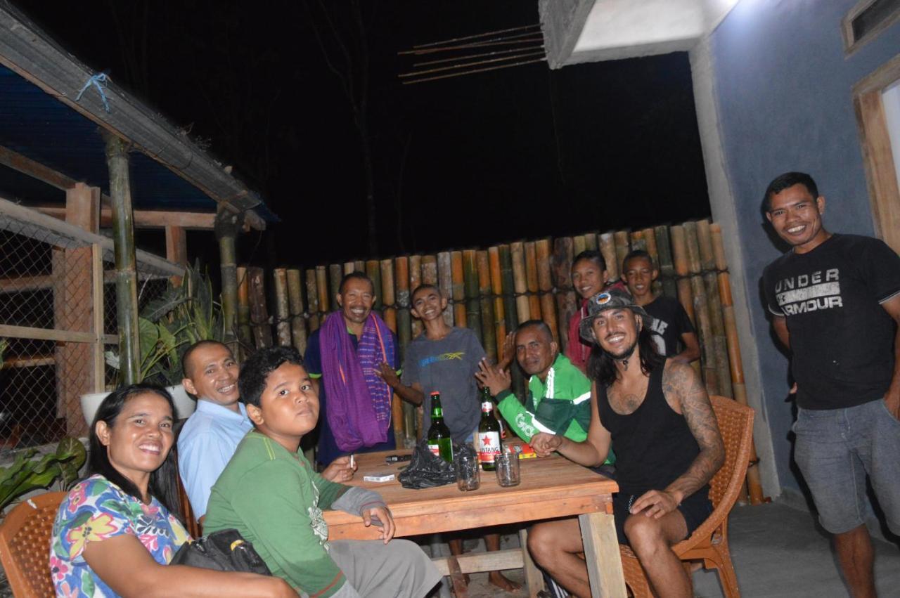 Labuan Bajo Mahoni Guesthouse Buitenkant foto
