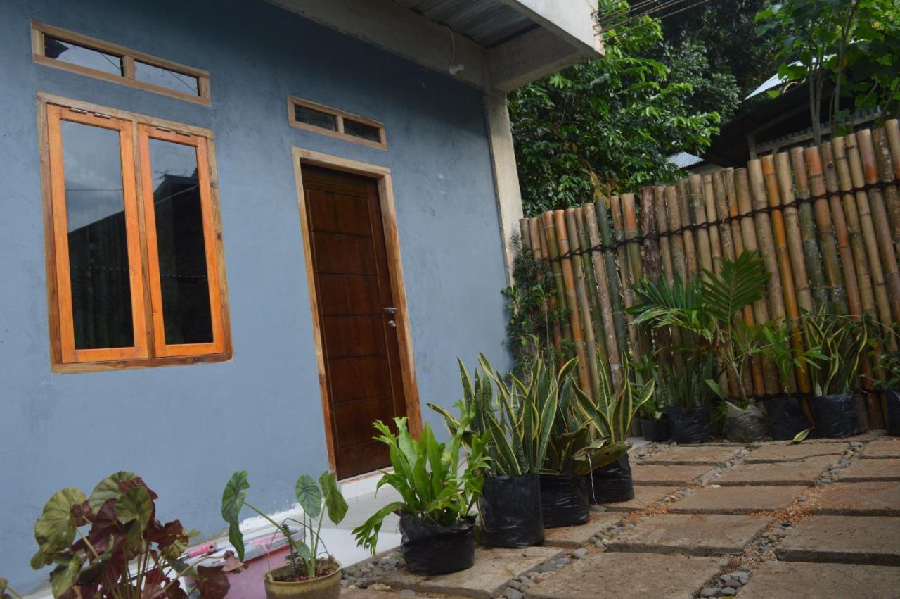 Labuan Bajo Mahoni Guesthouse Buitenkant foto