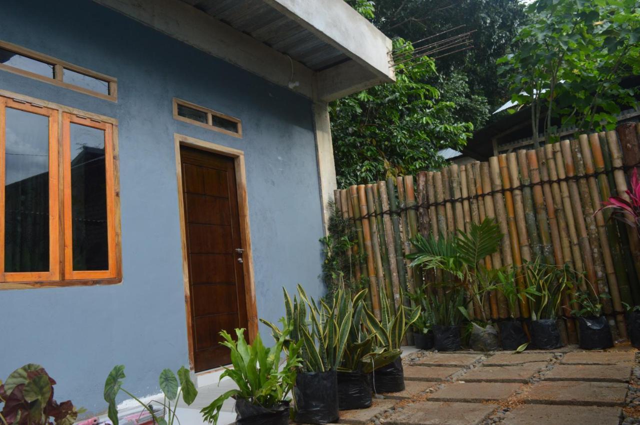 Labuan Bajo Mahoni Guesthouse Buitenkant foto