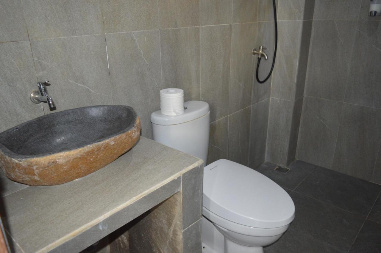 Labuan Bajo Mahoni Guesthouse Buitenkant foto
