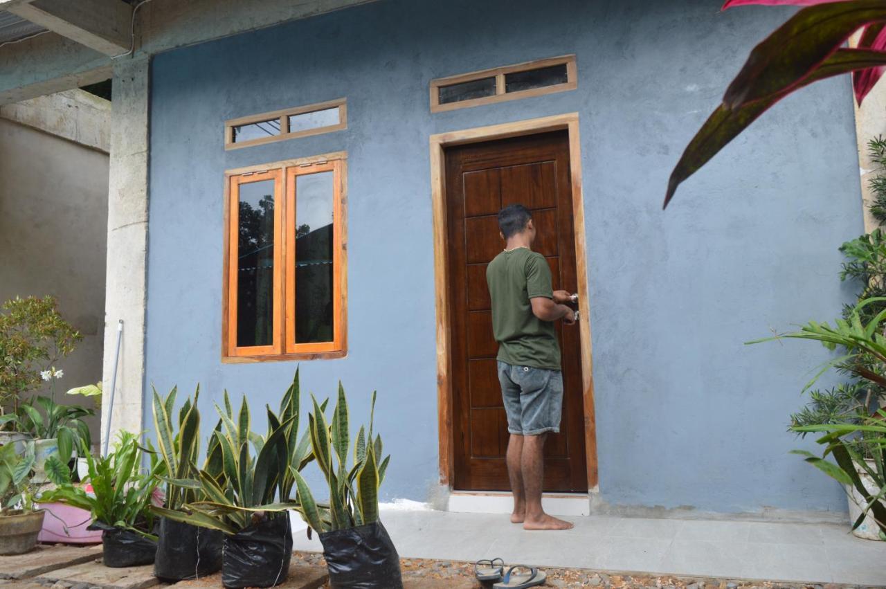 Labuan Bajo Mahoni Guesthouse Buitenkant foto
