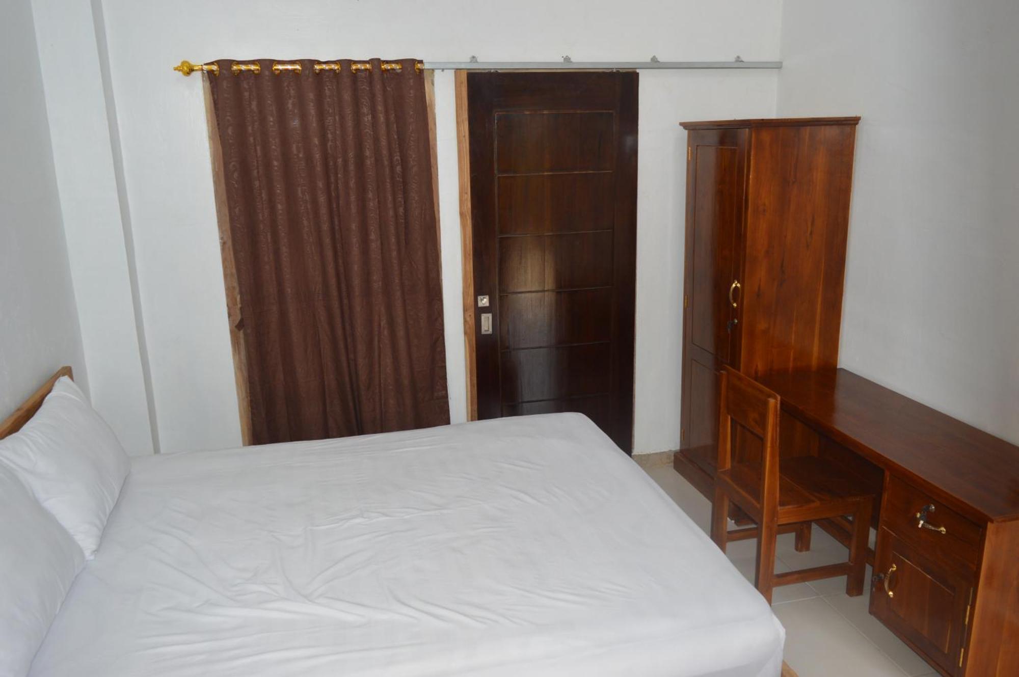 Labuan Bajo Mahoni Guesthouse Buitenkant foto