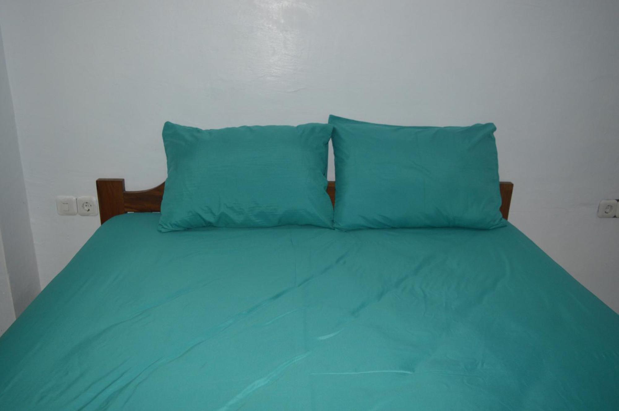 Labuan Bajo Mahoni Guesthouse Buitenkant foto