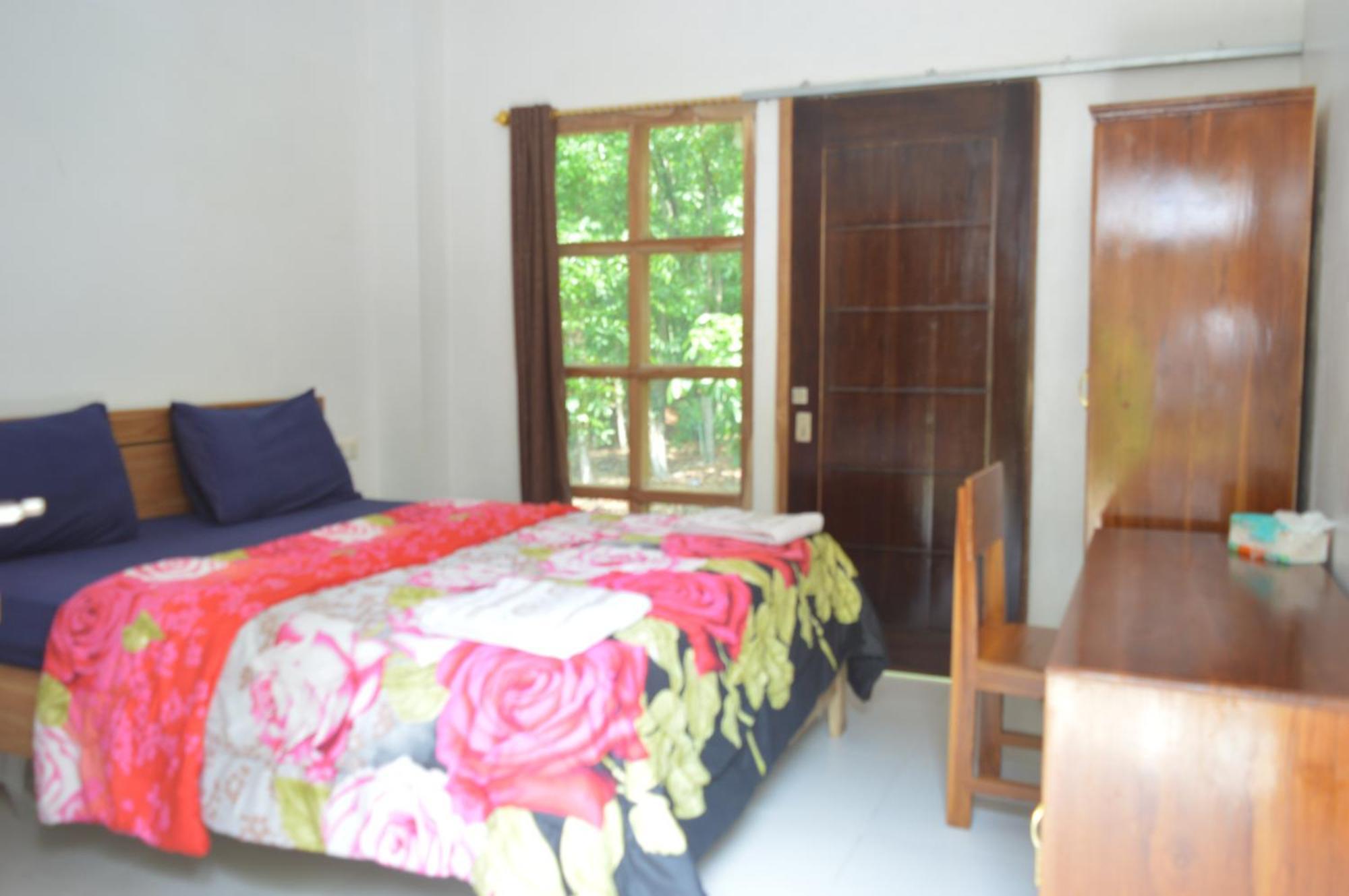 Labuan Bajo Mahoni Guesthouse Buitenkant foto