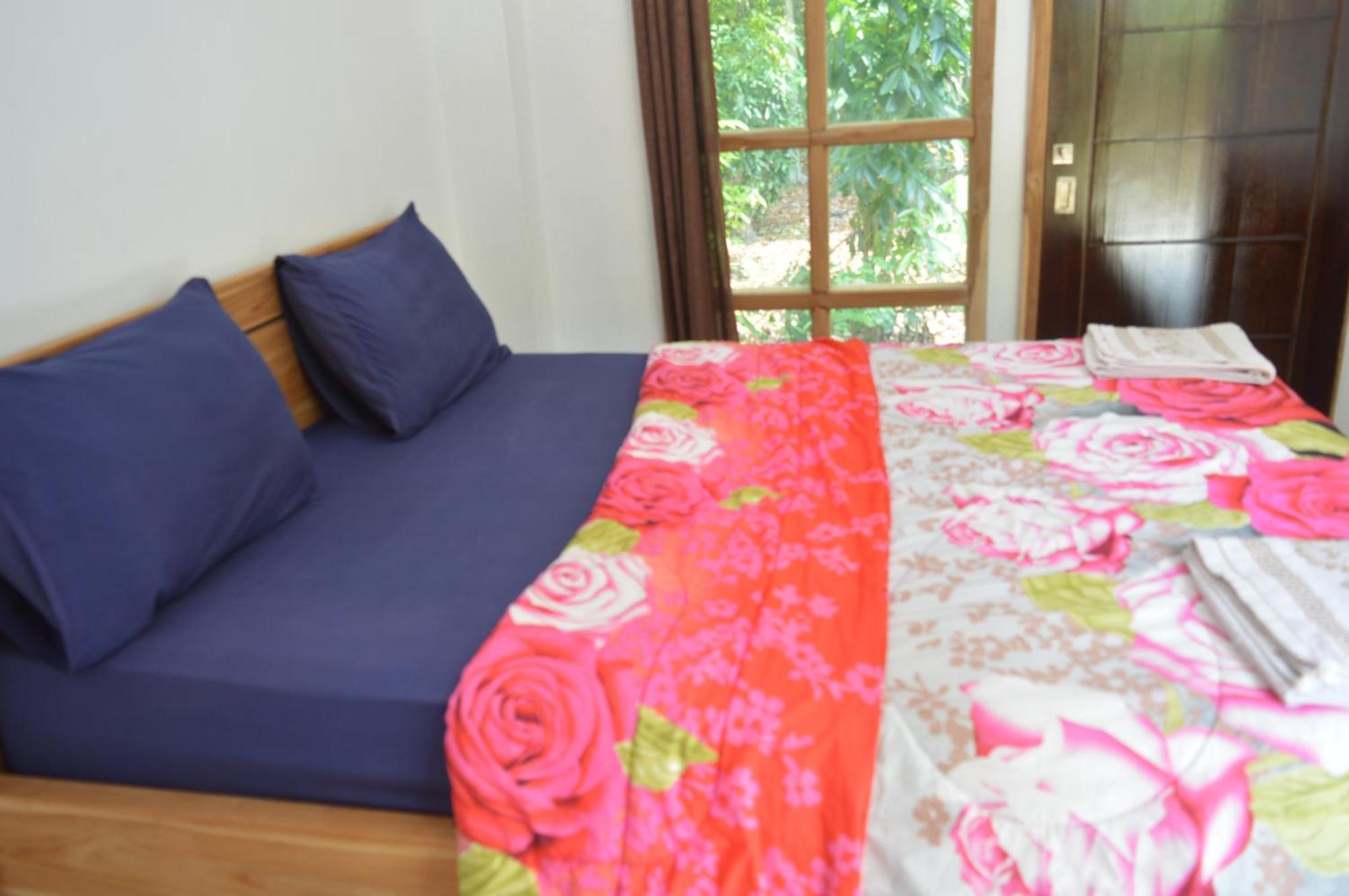 Labuan Bajo Mahoni Guesthouse Buitenkant foto