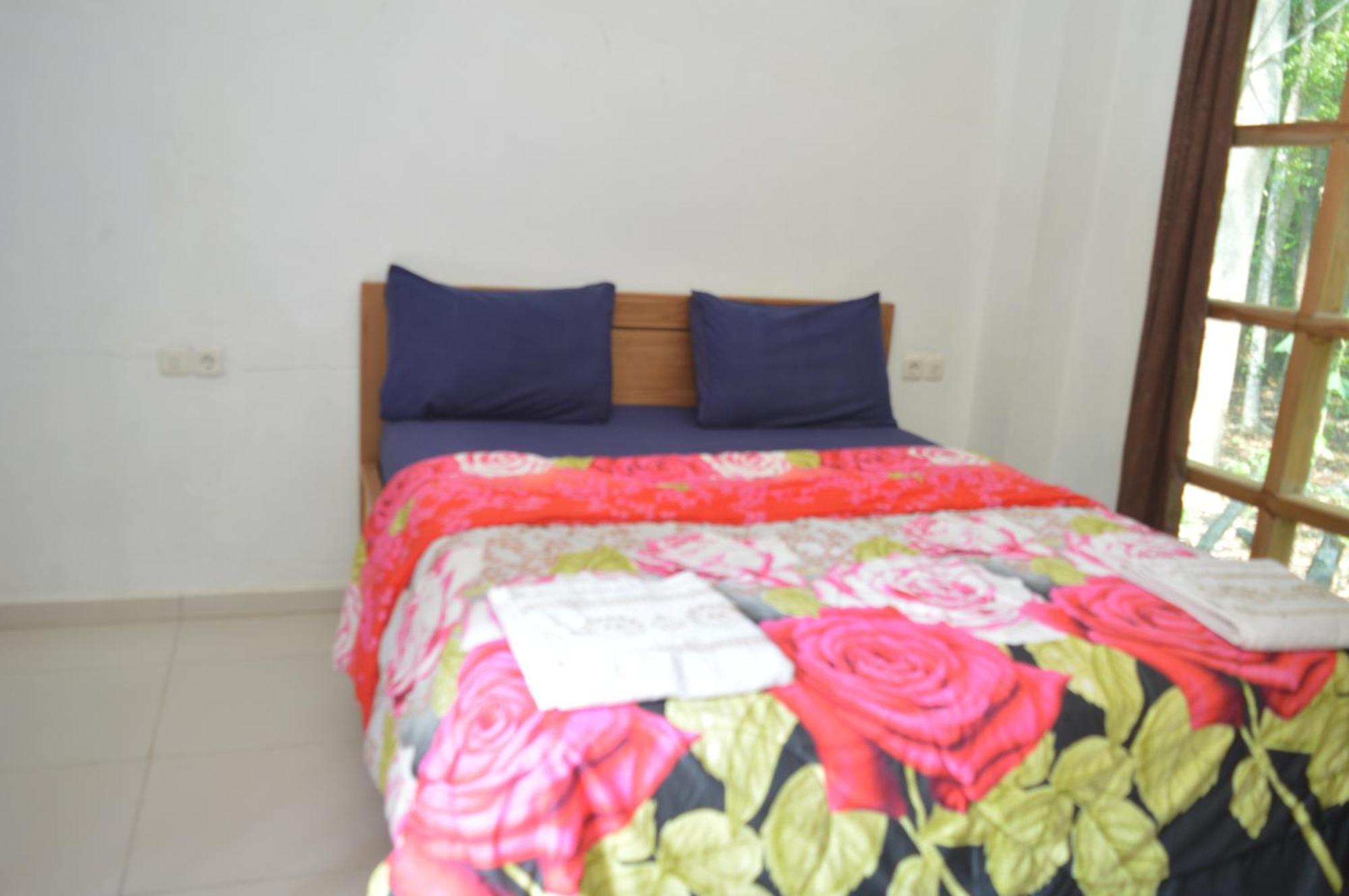 Labuan Bajo Mahoni Guesthouse Buitenkant foto